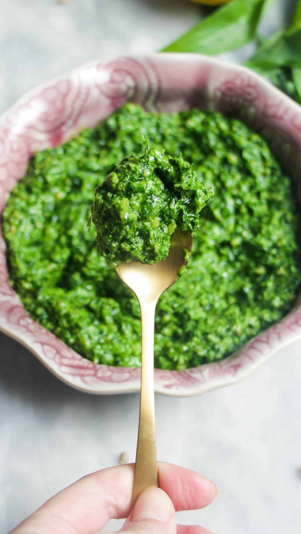 How to Make Wild Garlic Pesto (In 5 Minutes)