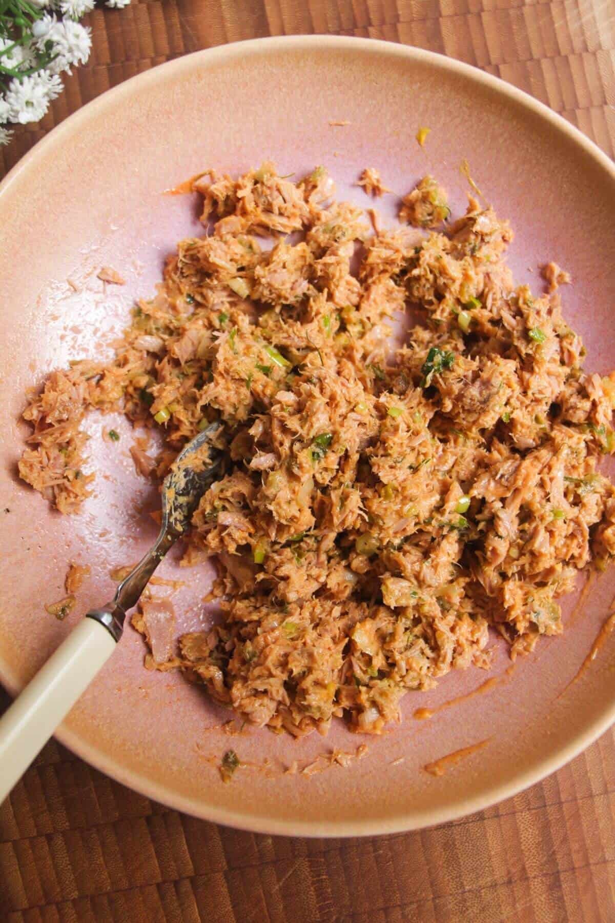 Spicy tuna mix in a pink bowl.
