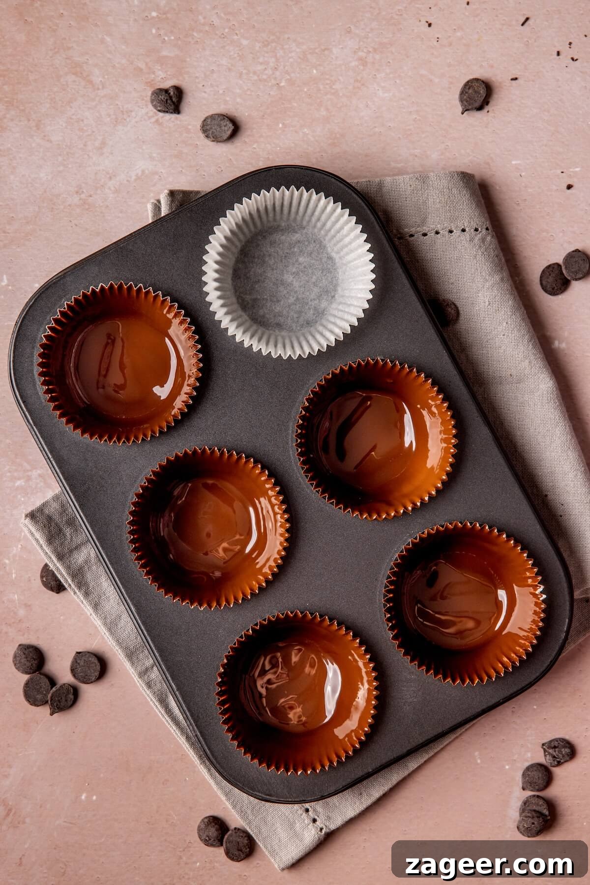 Step 5: Adding the yogurt mixture to the chocolate-lined cups