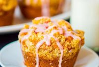 Irresistible Strawberry Crumble Cupcakes