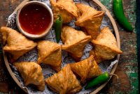 Crispy Homemade Vegetable Samosa Recipe with Spiced Potato Filling