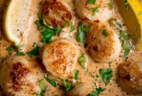 Creamy Garlic Scallops with Lemon and Herb Sauce