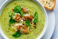 Velvety Broccoli Soup Recipe with Garlic and Cheddar