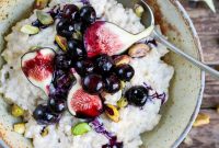 Fig and Blueberry Brown Rice Porridge Recipe for Breakfast