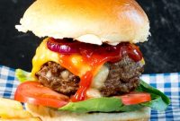 Juicy Cheeseburger Stuffed with Melted Cheese