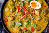 Chinese-Style Curry with Juicy Pork Meatballs